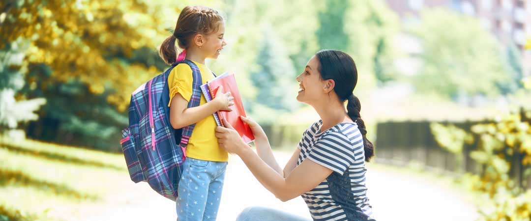 Back to school: Συμβουλές για τους γονείς ώστε να αντιμετωπίσουν τα δάκρυα της πρώτης μέρας στο σχολείο