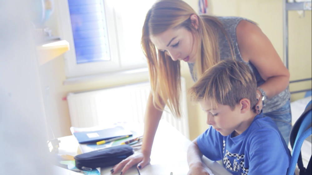 Back-to-School-2024-Συμβουλές-για-να-βοηθήσουν-οι-γονείς-ένα-παιδί-με-μαθησιακές-δυσκολίες-από-το-σπίτι