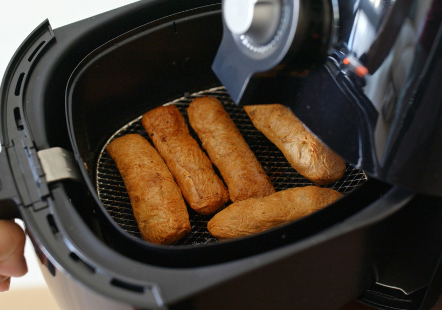 Air fryer: Γιατί ανακαλούνται συνεχώς και ποια σημάδια δείχνουν ότι η συσκευή σας έχει πρόβλημα