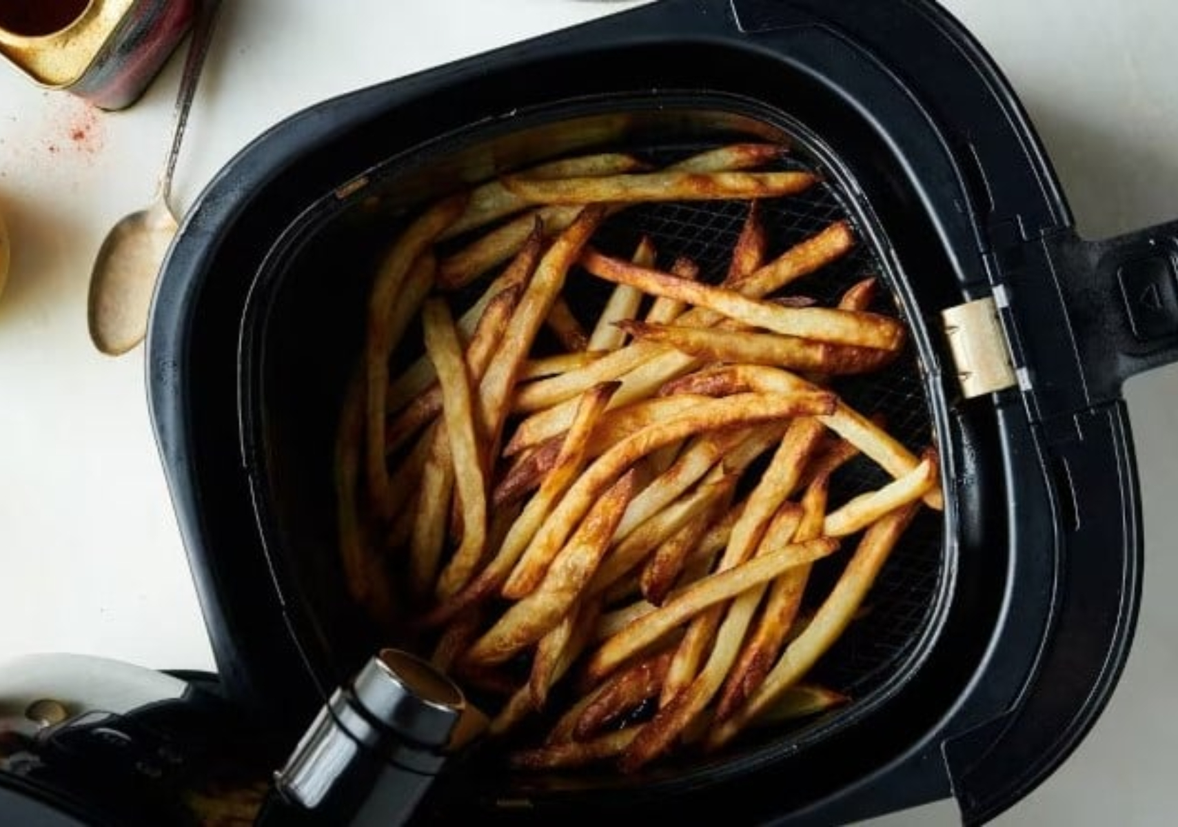 Air fryer: Γιατί ανακαλούνται συνεχώς και ποια σημάδια δείχνουν ότι η συσκευή σας έχει πρόβλημα