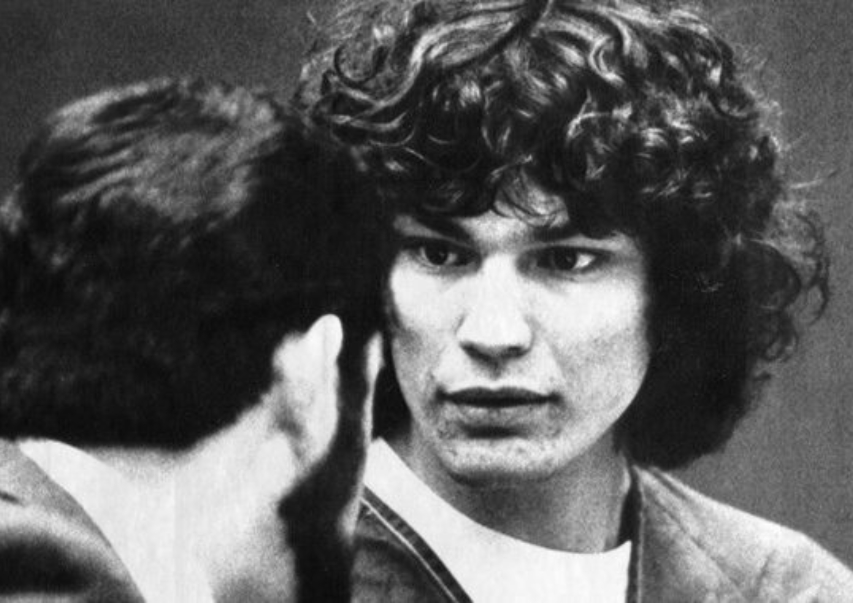 Richard Ramirez: Η ανατριχιαστική ιστορία του serial killer που τρομοκράτησε το Los Angeles και έγινε σειρά στο Netflix 