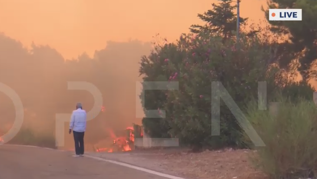 Καίγονται σπίτια στον Βαρνάβα