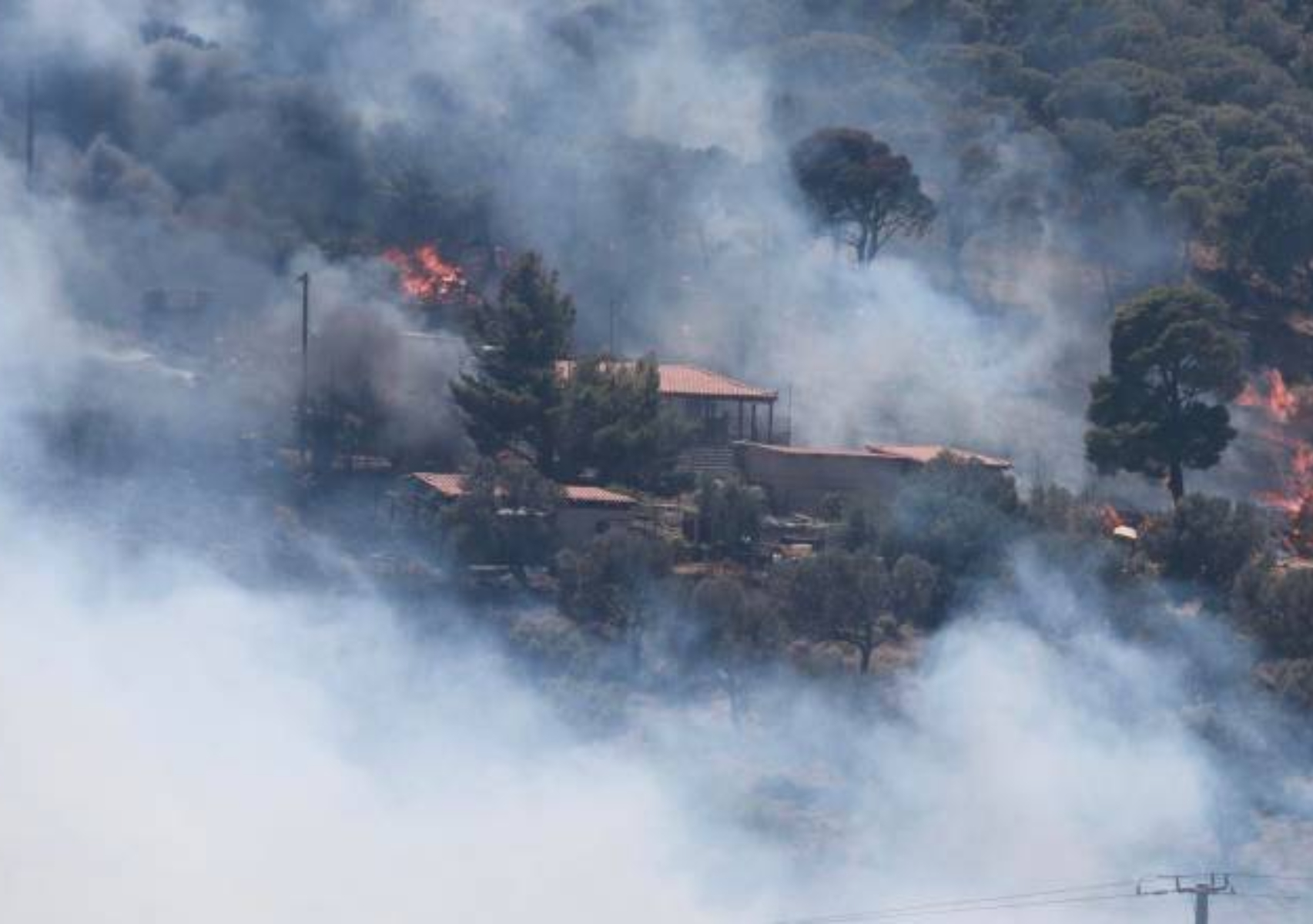 Εισπνοή καπνού από την φωτιά: Πως να προστατευθείτε και πότε να πρέπει να πάτε σε γιατρό