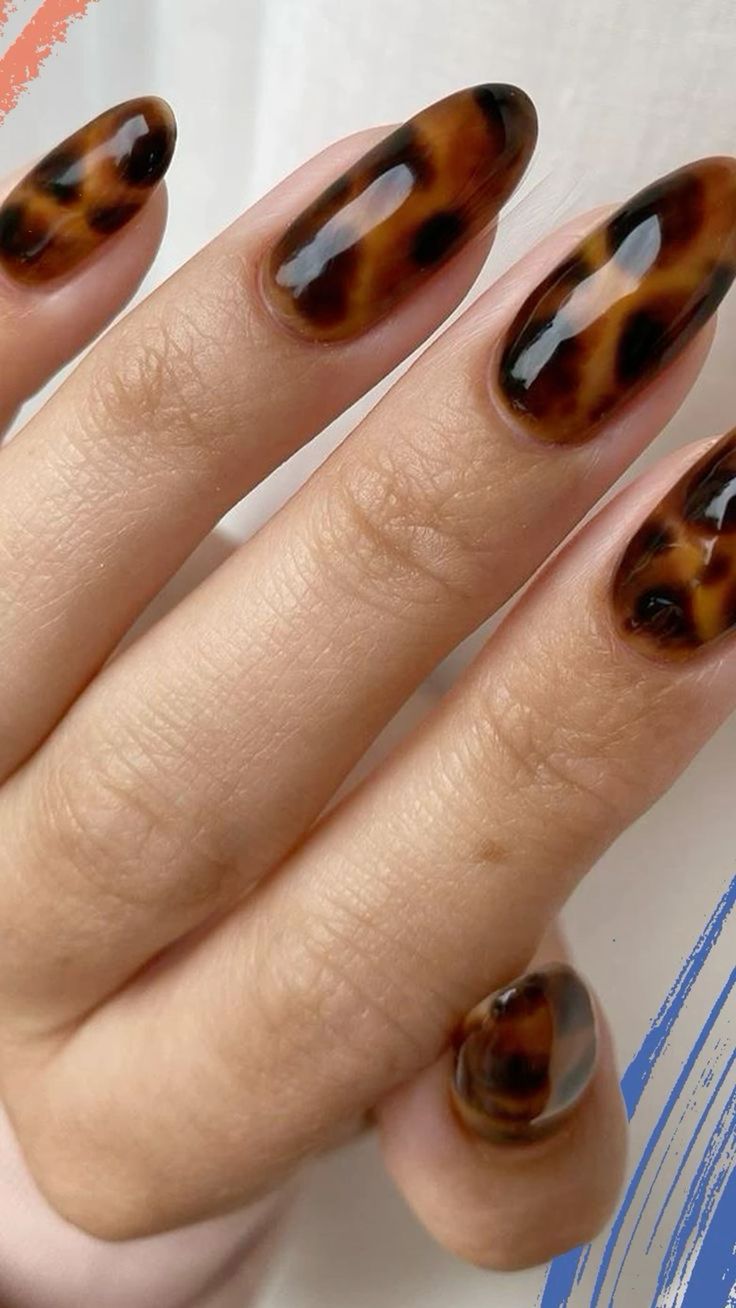 amber nails-τάσεις-στα-νύχια-Φθινόπωρο-Χειμώνας-2024-2025-ιδέες-