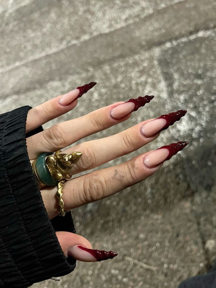 Stiletto nails: Το trend που θα πρωταγωνιστήσει το Φθινόπωρο 2024 και όλες οι must αποχρώσεις της σεζόν