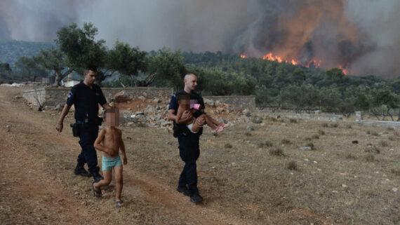 Ας εξηγήσουμε λοιπόν τι είναι μπάτσος- Το βίντεο της Ελληνικής αστυνομίας που έριξε το twitter