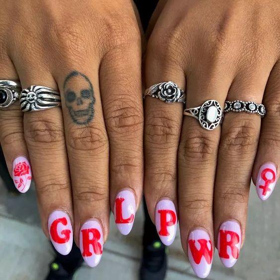 alphabet nails-τάσεις-του-TikTok-Φθινόπωρο-Χειμώνας-2024-2025-στα-νύχια-ιδέες-