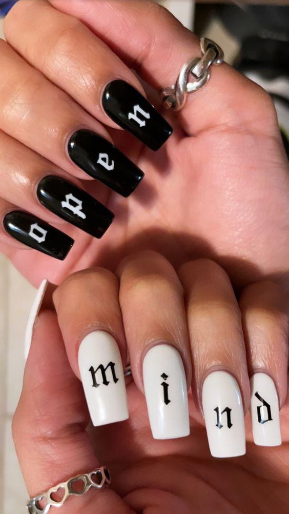 alphabet nails-τάσεις-του-TikTok-Φθινόπωρο-Χειμώνας-2024-2025-στα-νύχια-ιδέες-