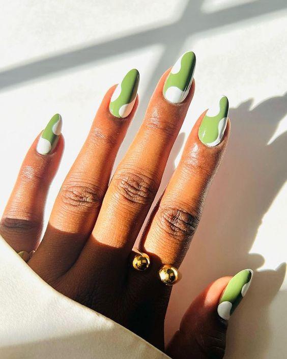 matcha nails-τάσεις-του-TikTok-Φθινόπωρο-Χειμώνας-2024-2025-στα-νύχια-ιδέες-