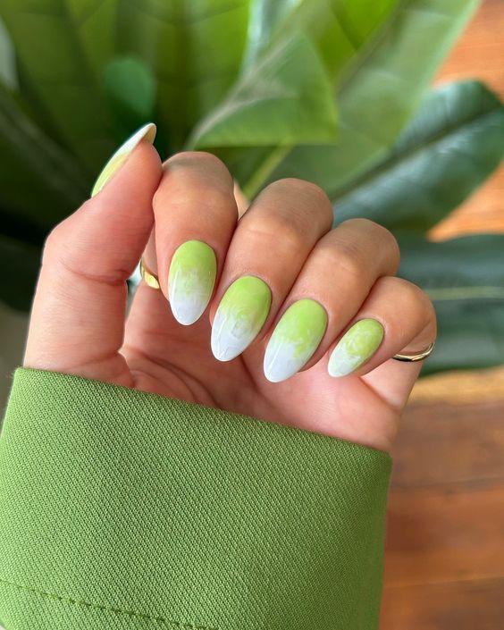 matcha nails-τάσεις-του-TikTok-Φθινόπωρο-Χειμώνας-2024-2025-στα-νύχια-ιδέες-