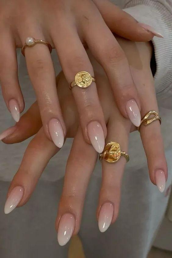 nude nails-τάσεις-του-TikTok-Φθινόπωρο-Χειμώνας-2024-2025-στα-νύχια-ιδέες-