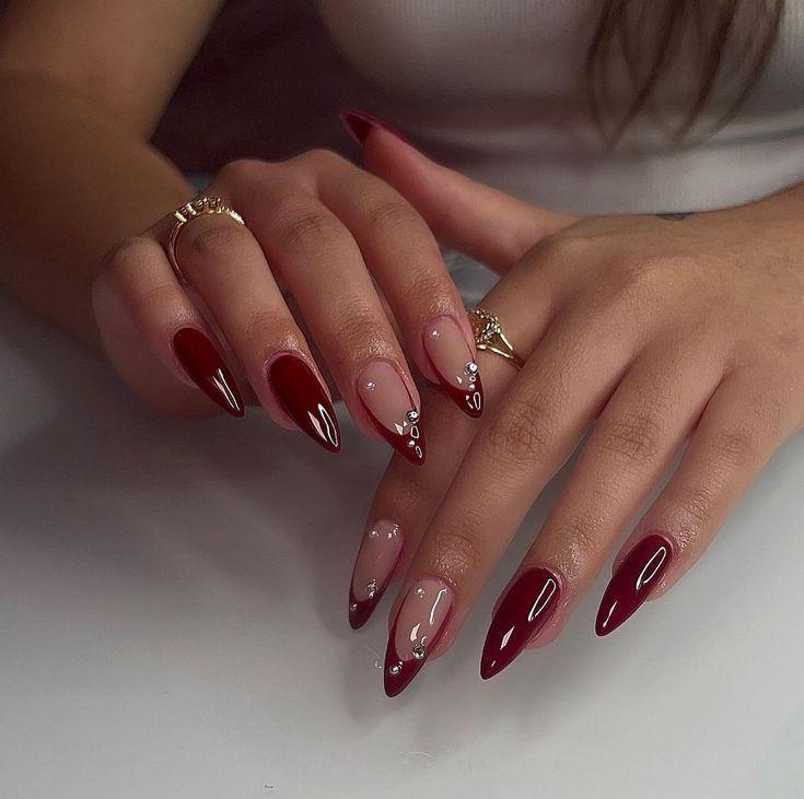 wine nails-τάσεις-του-TikTok-Φθινόπωρο-Χειμώνας-2024-2025-στα-νύχια-ιδέες-