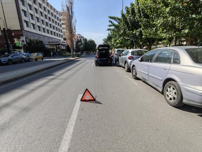 Αθήνα: Γυναίκα οδηγός έκλεισε κεντρικό δρόμο για να φορτίσει το αυτοκίνητό της