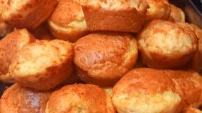 αλμυρά-muffins-με-ρεγκάτο-και-πιπεριές-συνταγή-