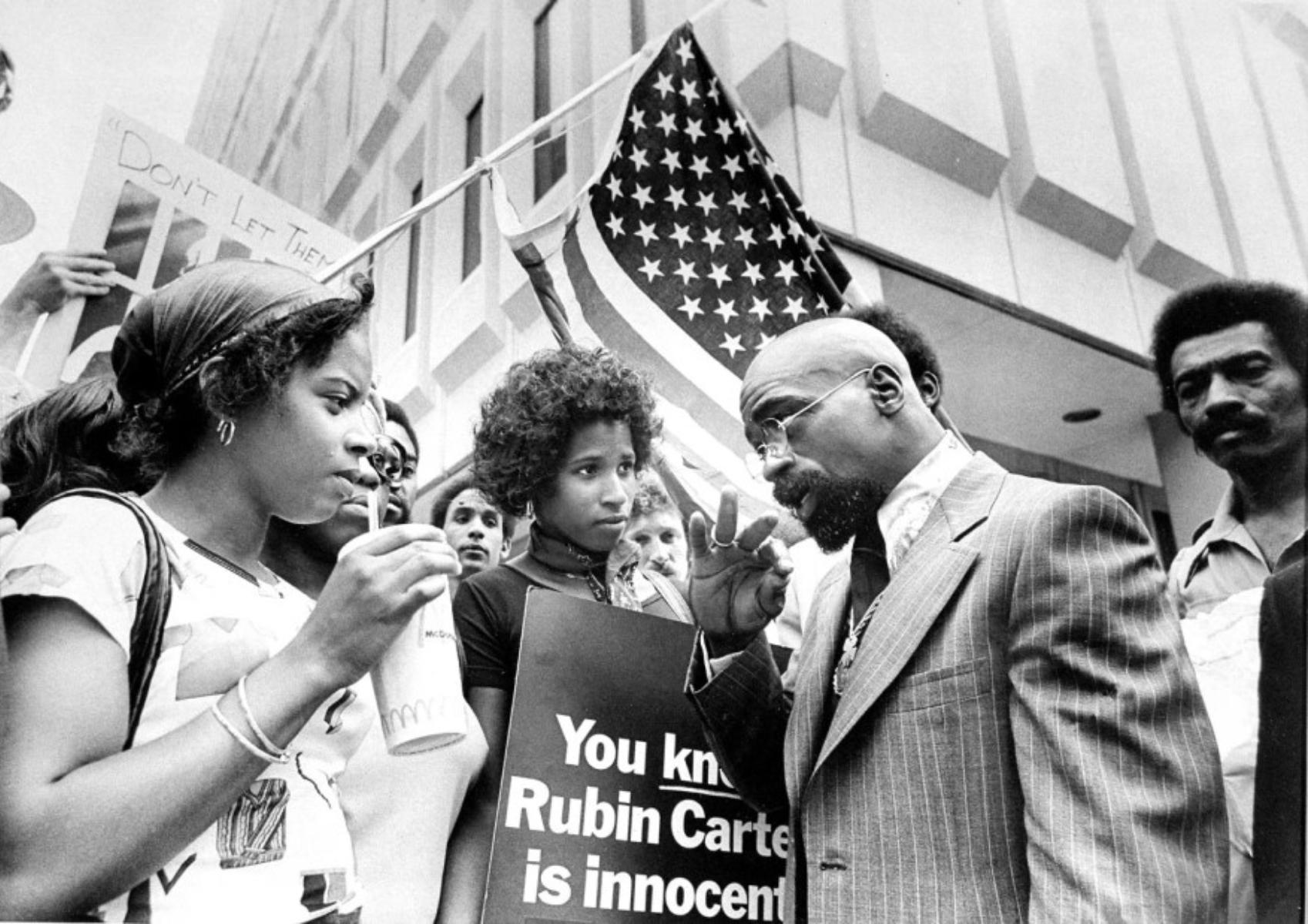 Rubin Carter: O πυγμάχος που φυλακίστηκε άδικα και έγινε τραγούδι από τον Bob Dylan και ταινία με τον Denzel Washington