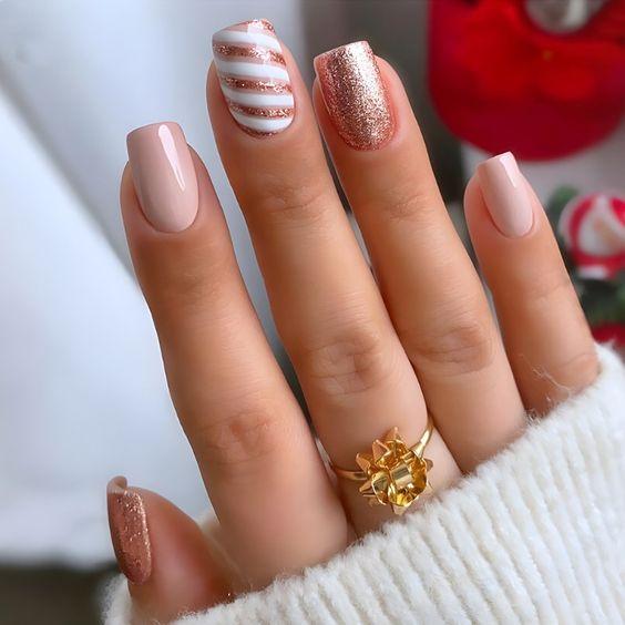 nude nails-χριστουγεννιάτικα νύχια-TikTok nails-trends-Χριστούγεννα 2024-ιδέες-