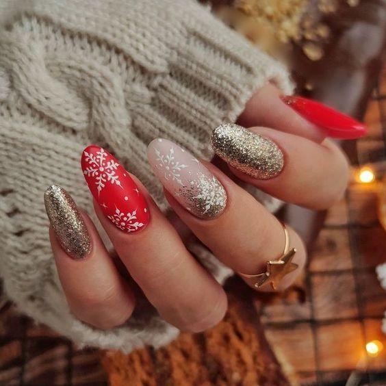 κόκκινα-χριστουγεννιάτικα νύχια-TikTok nails-trends-Χριστούγεννα 2024-ιδέες-