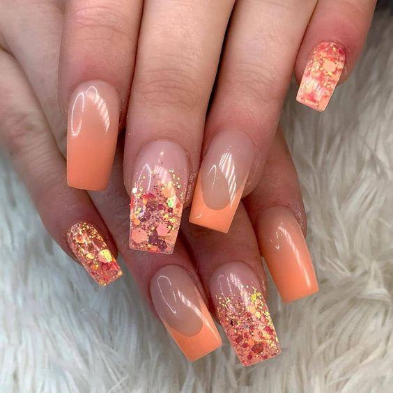 ιδέες-για-peach christmas-nails-Χριστουγεννιάτικες τάσεις-2024-