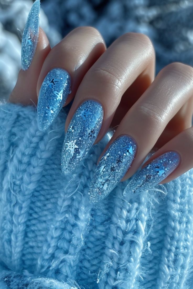 Frosty Blue Christmas nails : Το χρώμα που θα επικρατήσει στα νύχια σου στις Φετινές γιορτές