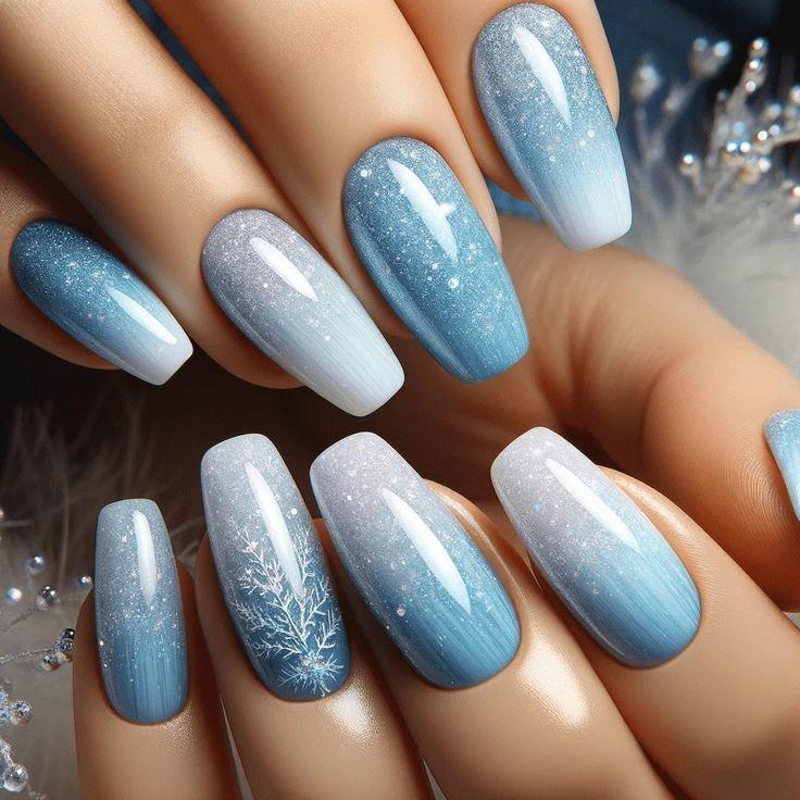 Frosty Blue Christmas nails : Το χρώμα που θα επικρατήσει στα νύχια σου στις Φετινές γιορτές