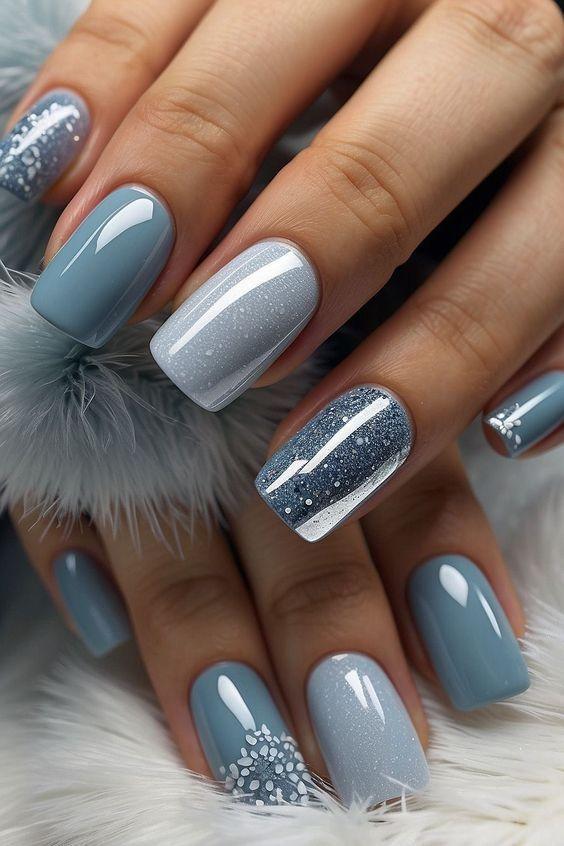 Frosty Blue Christmas nails : Το χρώμα που θα επικρατήσει στα νύχια σου στις Φετινές γιορτές