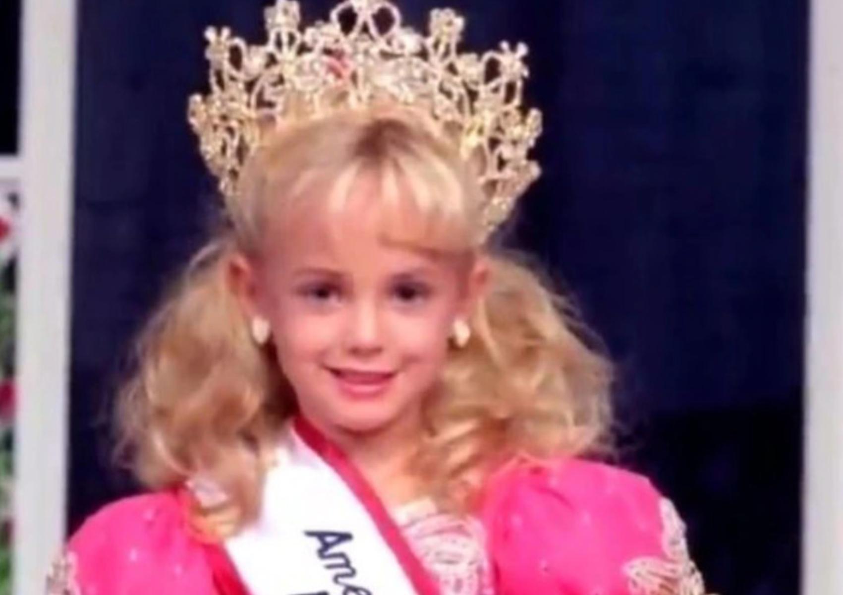 JonBenet Ramsey : Η δολοφονία της της 6χρονης Βασίλισσας της Ομορφιάς ανήμερα των Χριστουγέννων που συγκλόνισε τον κόσμο