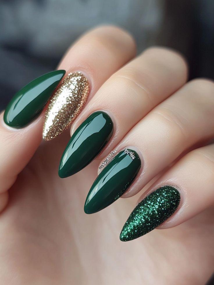 ιδέες-για-glitter nails-τα-Χριστούγεννα-Πρωτοχρονιά 2024-