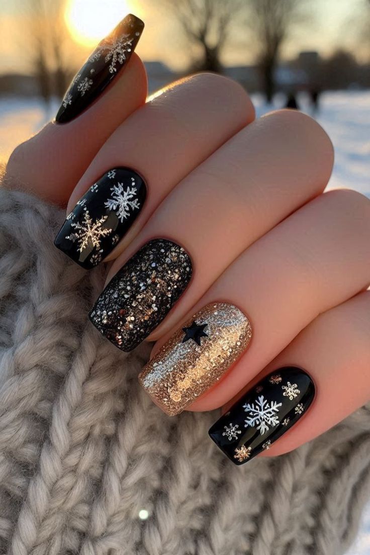 ιδέες-για-luxury nails-στο-μανικιούρ-τα-Χριστούγεννα-Πρωτοχρονιά 2024-