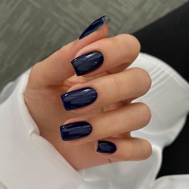 navy blue nails-τάσεις-Χειμώνας 2025-ιδέες-