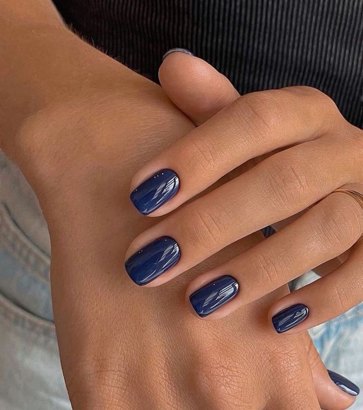 navy blue nails-τάσεις-Χειμώνας 2025-ιδέες-