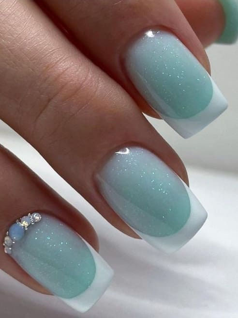 tiffany blue nails-τάσεις-Χειμώνας 2025-ιδέες-