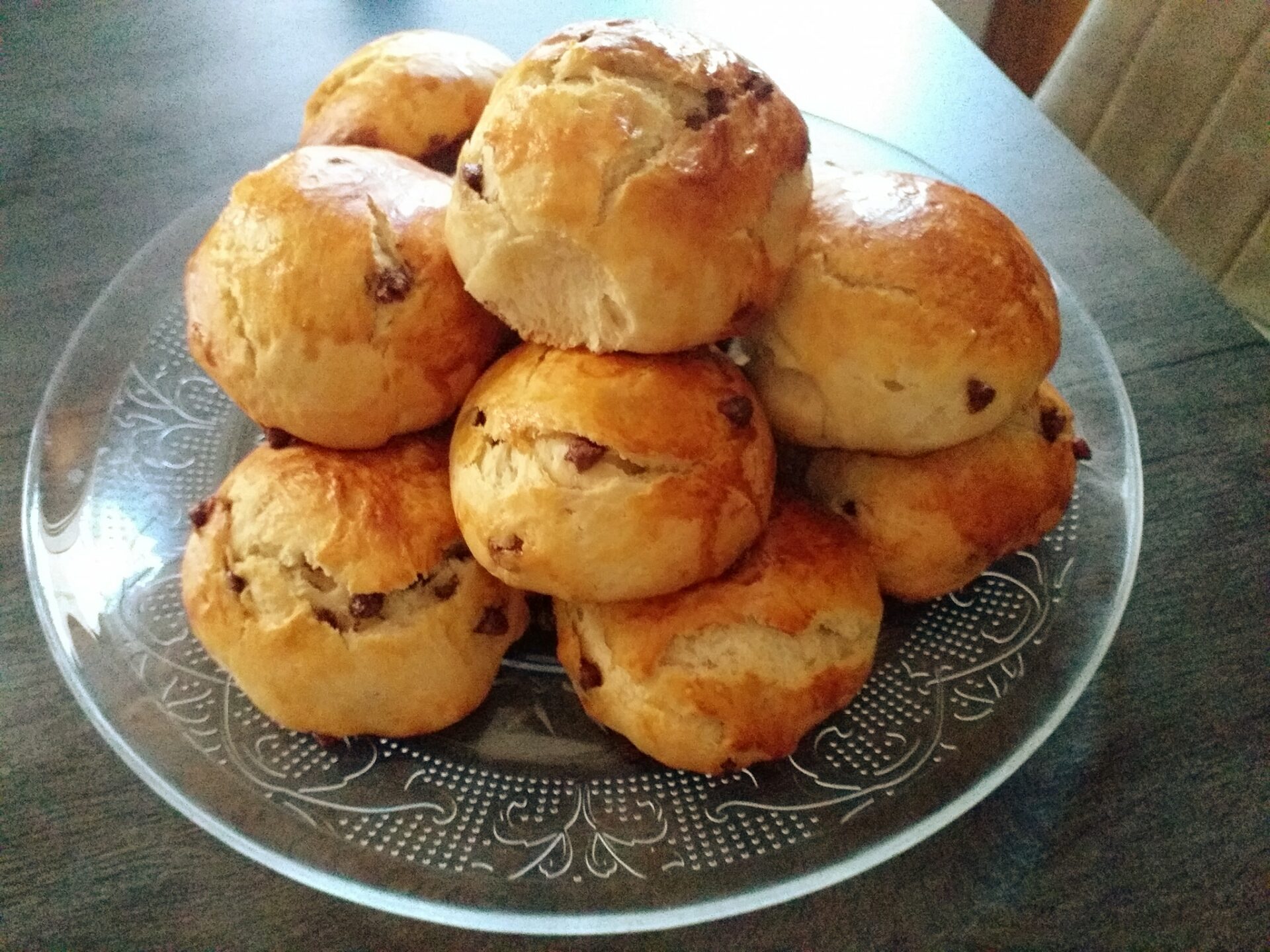 Ψωμάκια-Brioche-με-σοκολάτα-συνταγή-